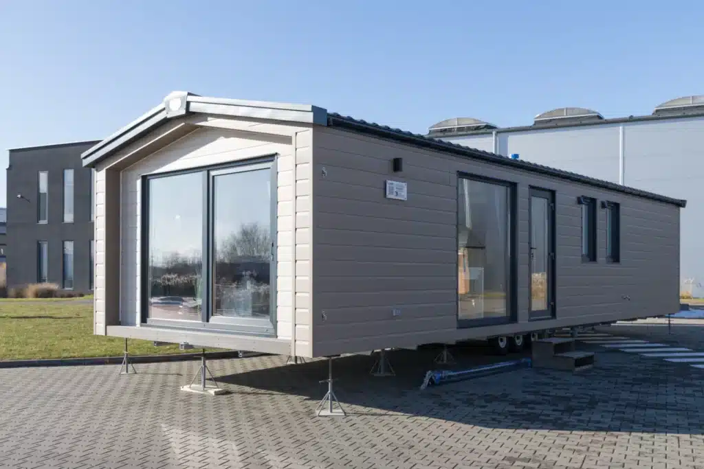 Lark Murano stacaravan exterieur zijgevel met schuifdeur